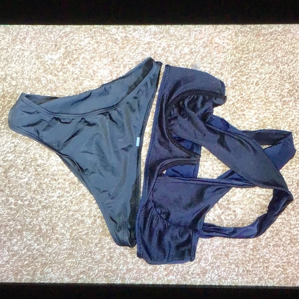 Solid cross underwire bikini swimsuit